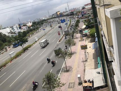 Bán nhà 2 mặt tiền Phạm Văn Đồng, DT 56m2 đường 60m, 3 tầng. KDC đồng bộ, công viên, tiện ích đầy đủ
